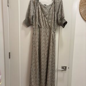 Lulu's Gray Floral Long Sleeve Dress